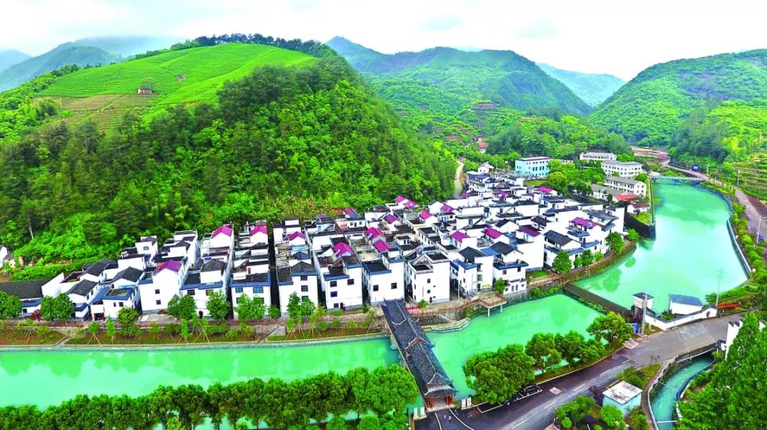 參觀下山脫貧村新九龍山村 ,看望五代同堂老人——你好,寒假!武義縣實(shí)